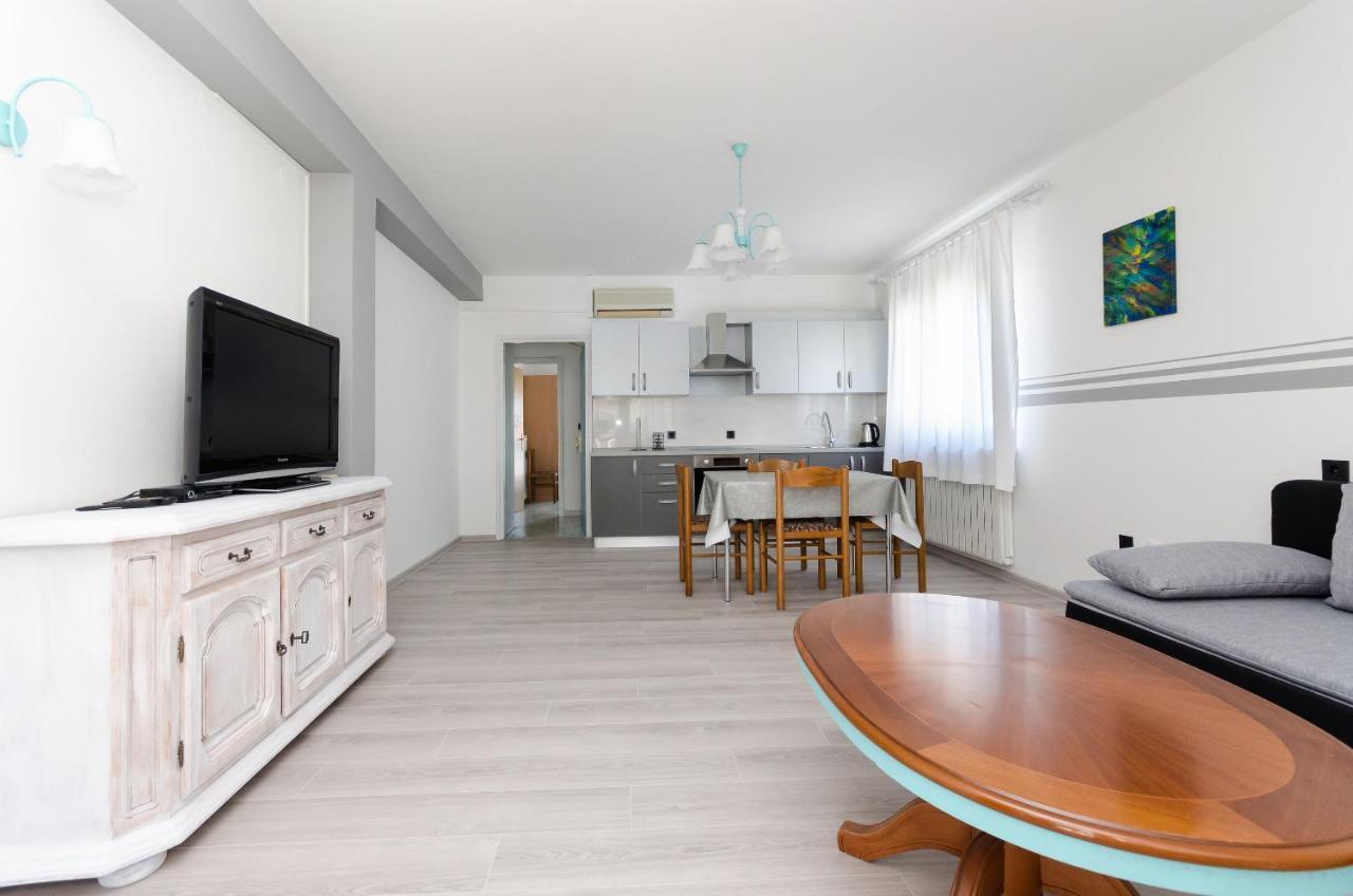 Apartments Slavica R Banjol Екстер'єр фото