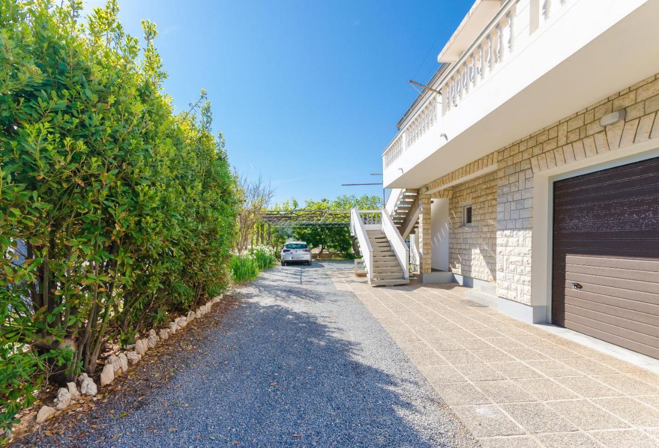 Apartments Slavica R Banjol Екстер'єр фото