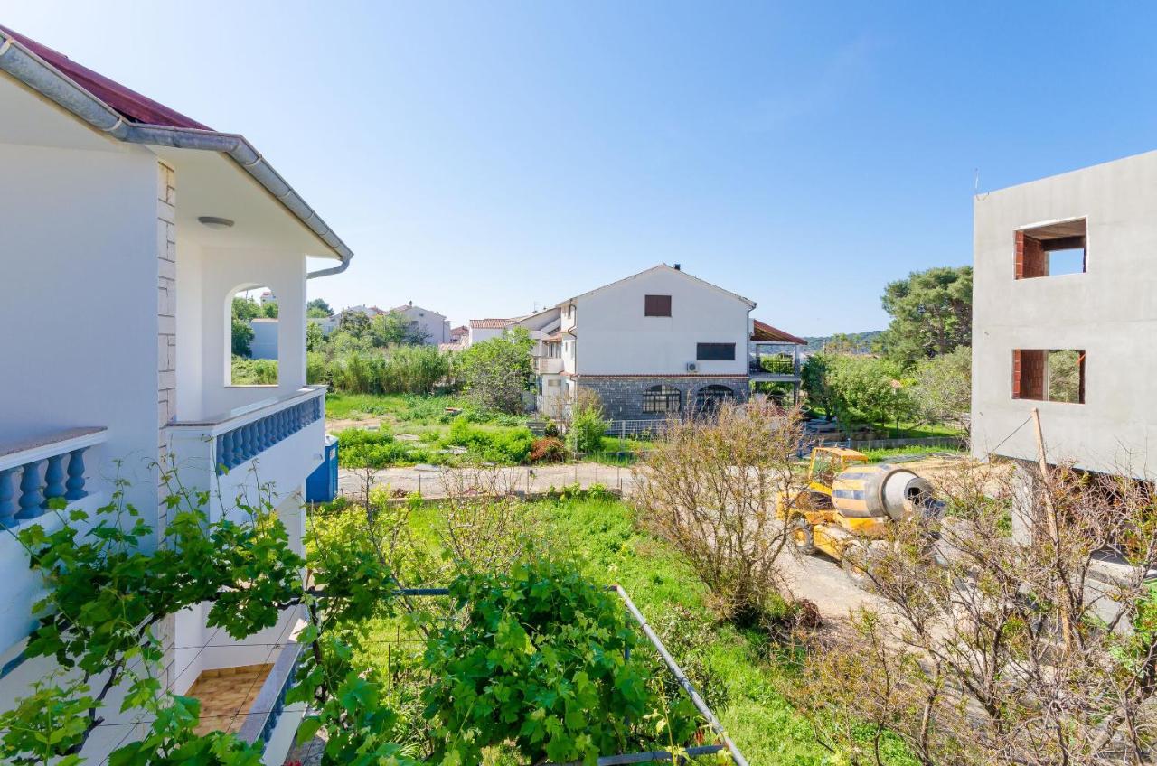 Apartments Slavica R Banjol Екстер'єр фото