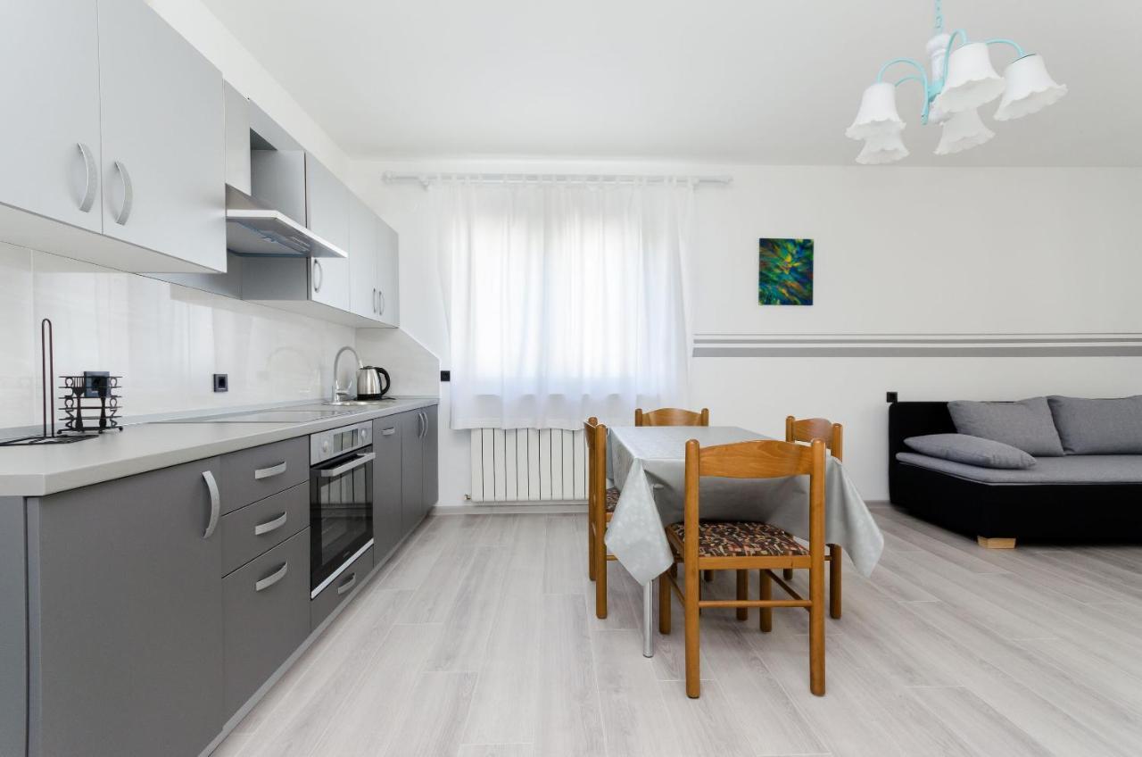 Apartments Slavica R Banjol Екстер'єр фото
