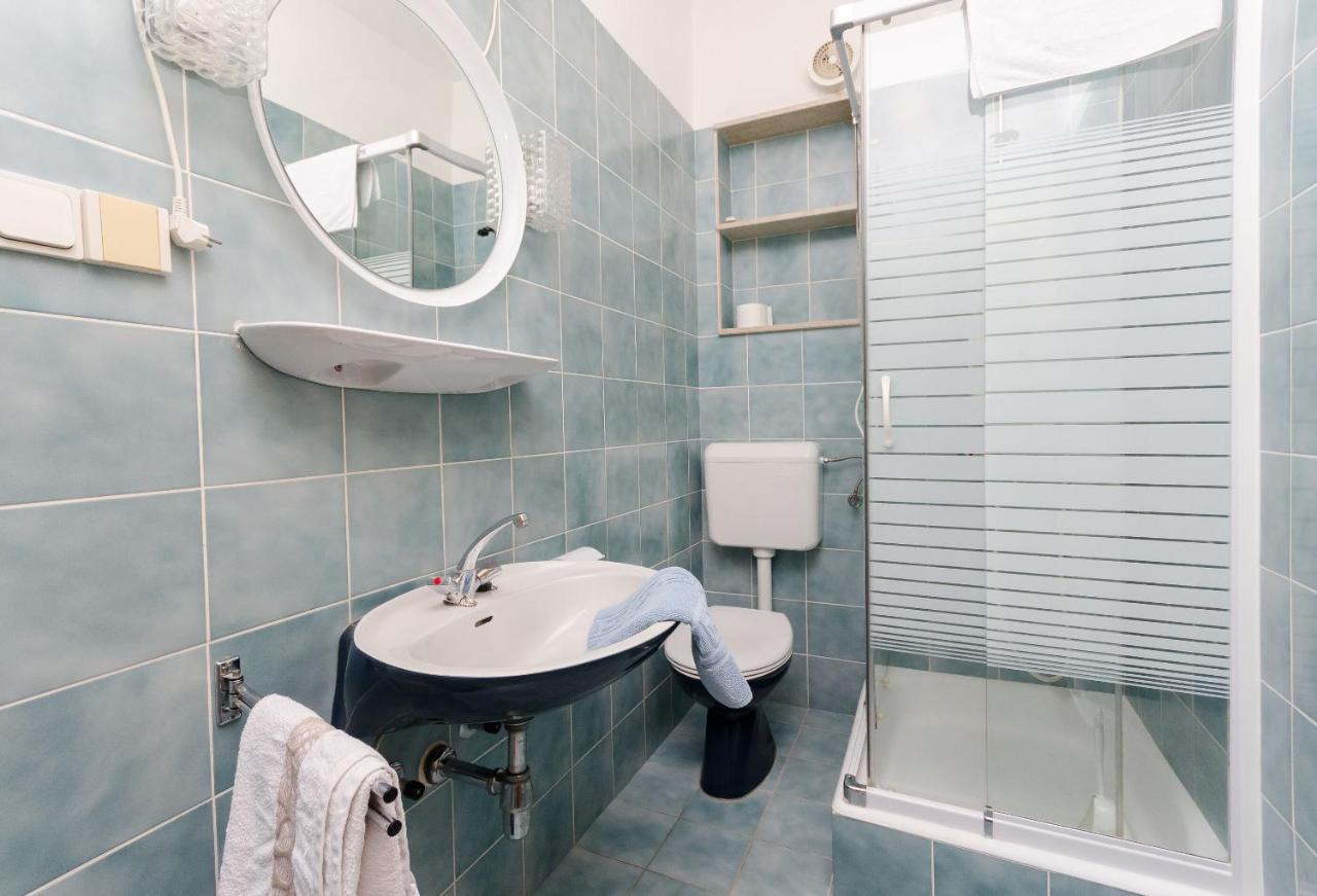 Apartments Slavica R Banjol Екстер'єр фото