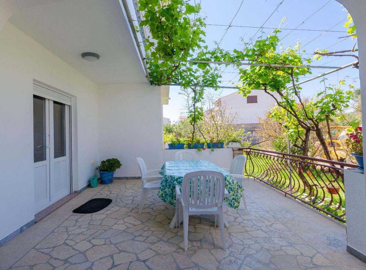 Apartments Slavica R Banjol Екстер'єр фото